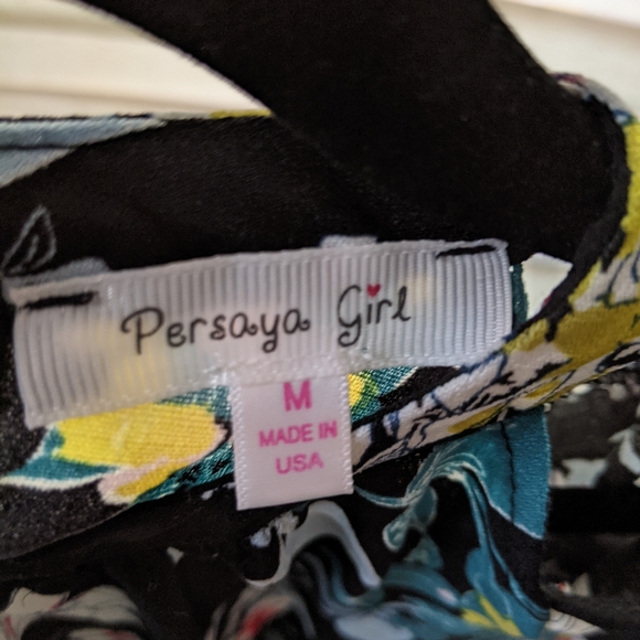 Beautiful Blouse with bell sleeves - Girls size medium - Picture 5 of 5